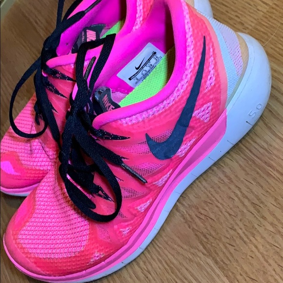 Hot Pink NIKE FREE sneakers - Picture 2 of 3